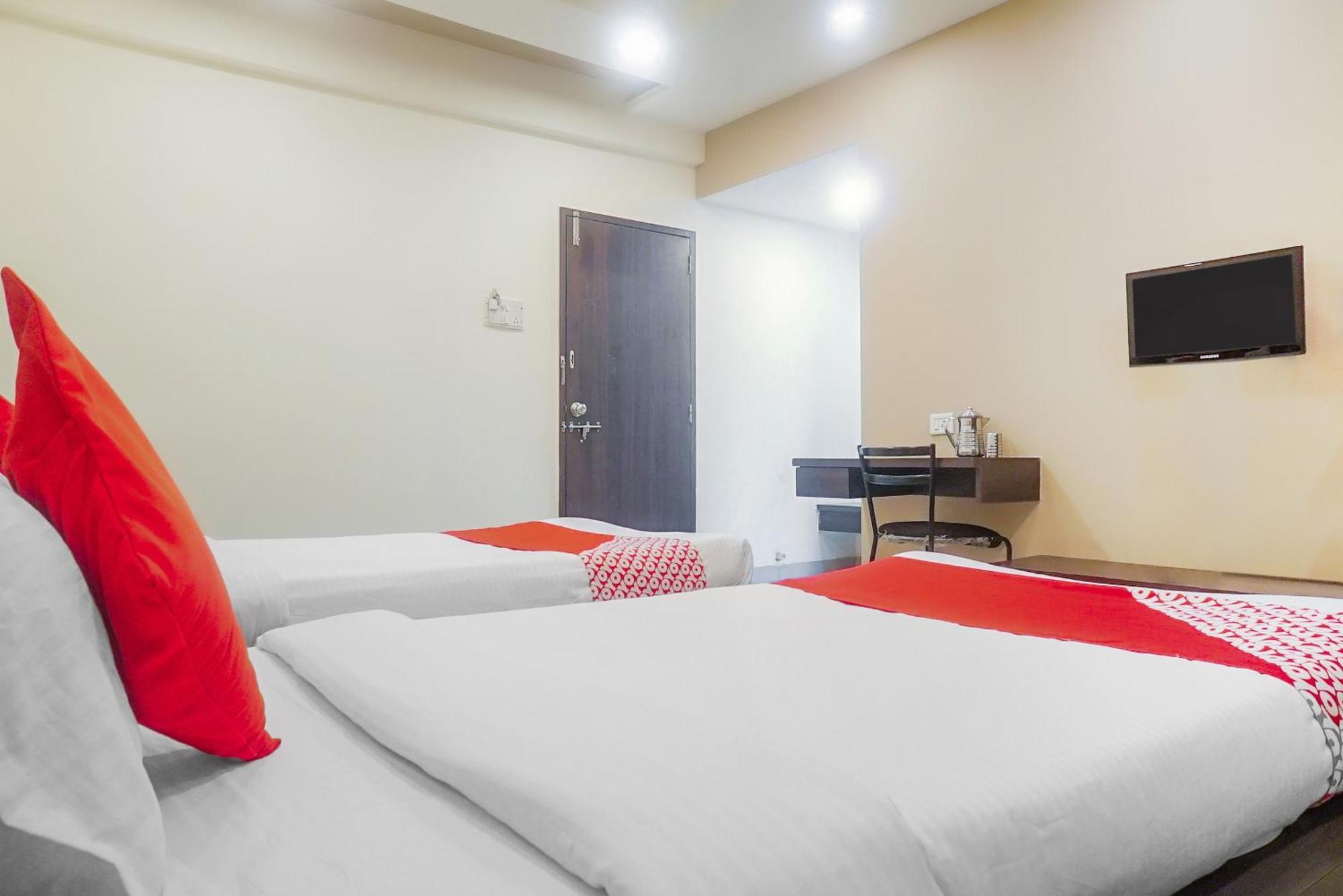 OYO 13583 Hotel Paradise Inn Talegaon Dabhade Buitenkant foto