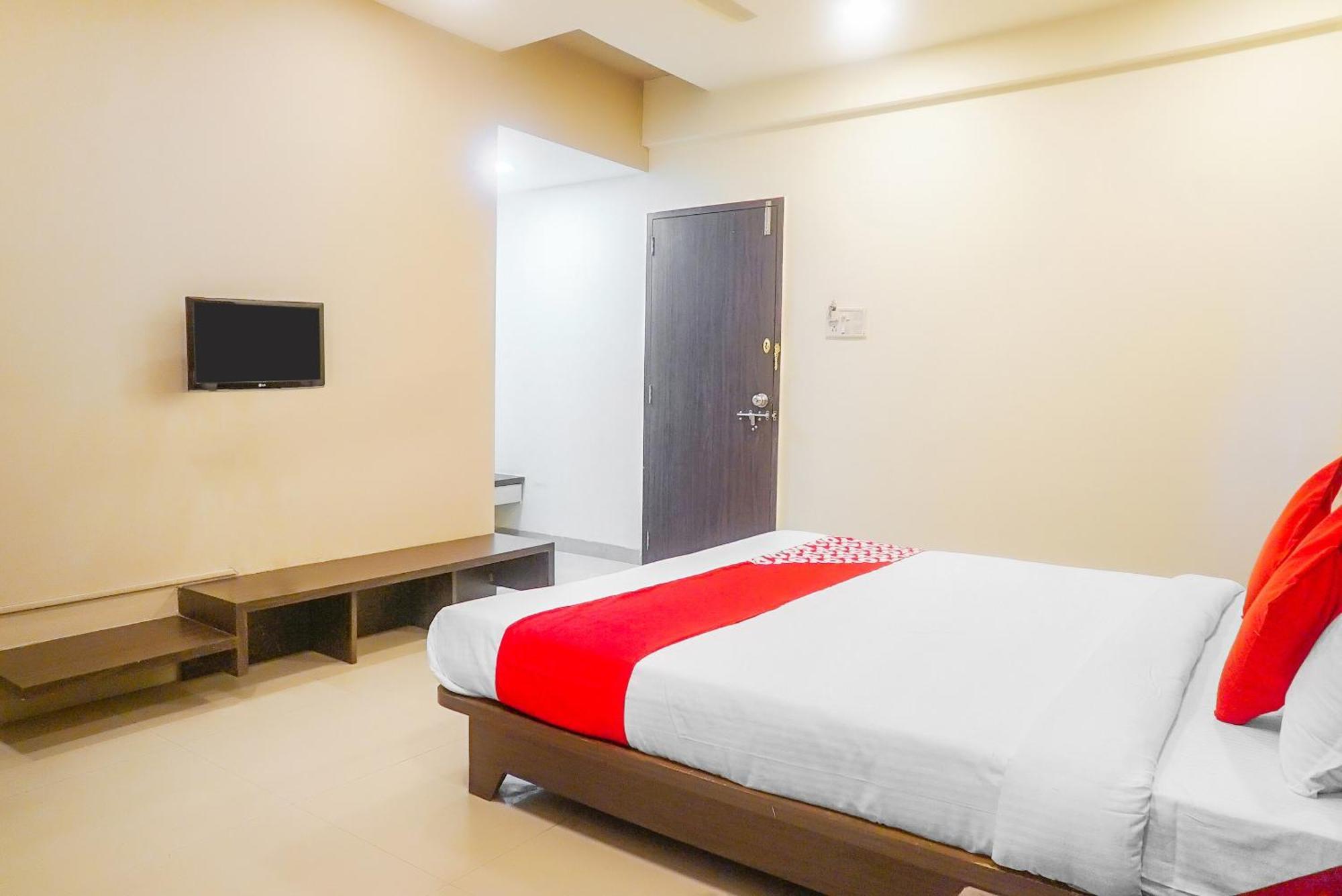 OYO 13583 Hotel Paradise Inn Talegaon Dabhade Buitenkant foto